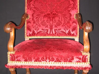 一对路易十四时期的扶手椅