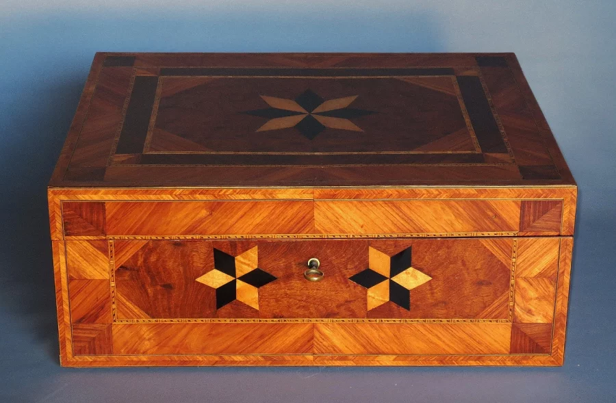 Grand coffret en marqueterie, fin du XVIIIe siècle