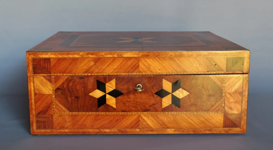 Grand coffret en marqueterie, fin du XVIIIe siècle