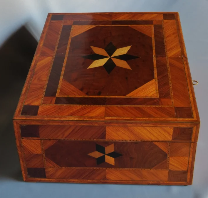 Grand coffret en marqueterie, fin du XVIIIe siècle