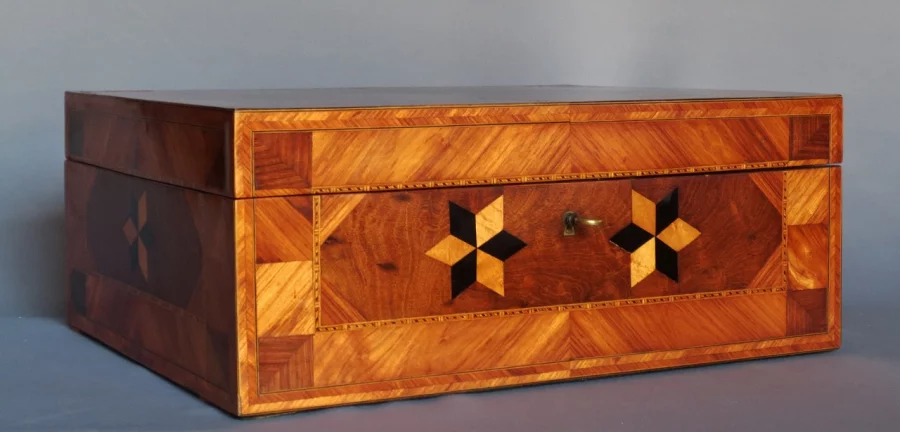 Grand coffret en marqueterie, fin du XVIIIe siècle