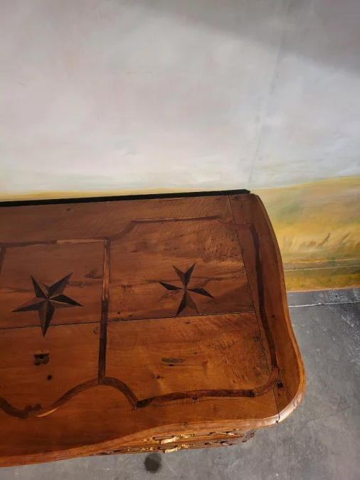 路易十五时期的抽屉柜