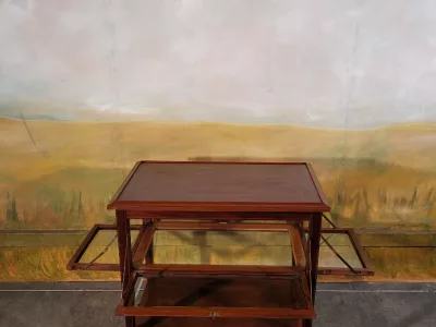 СТОЛ НА ТЕЛЕЖКАХ