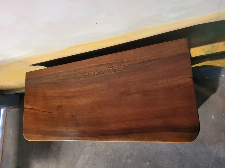 Petite console époque restauration en noyer