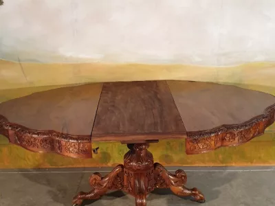 19世紀の台座テーブル