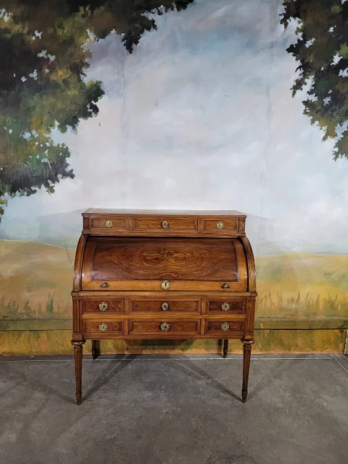 Цилиндрический стол эпохи Людовика XVI