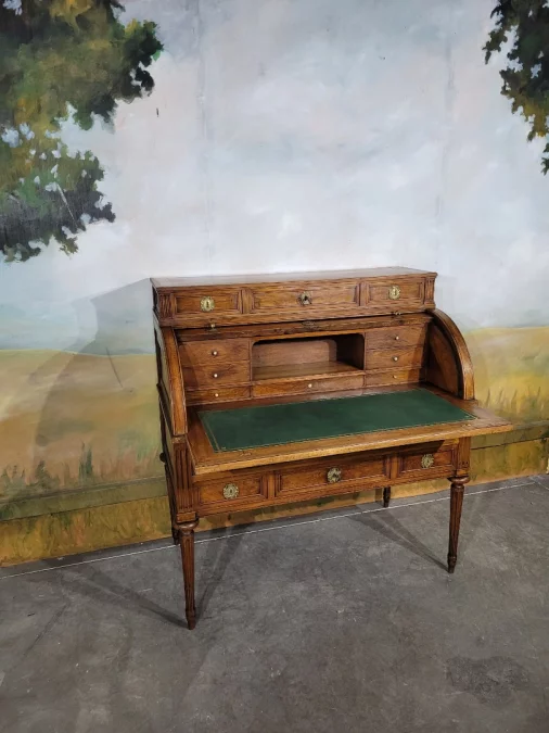 Цилиндрический стол эпохи Людовика XVI