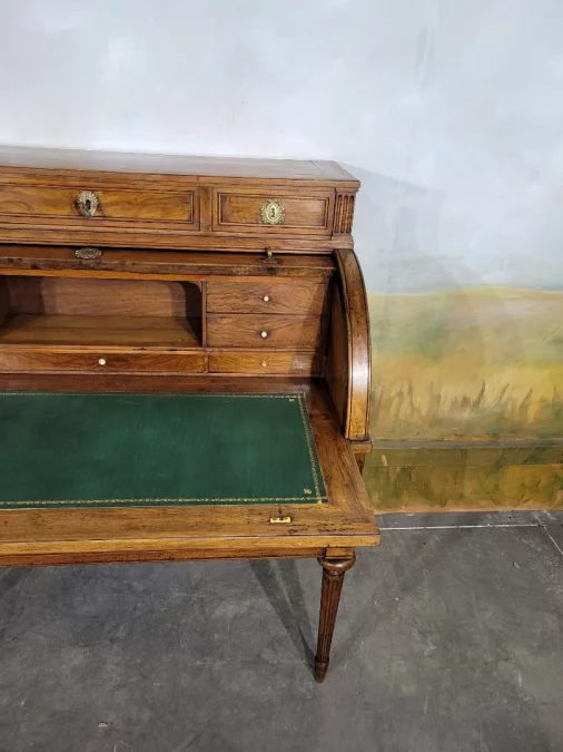 Цилиндрический стол эпохи Людовика XVI