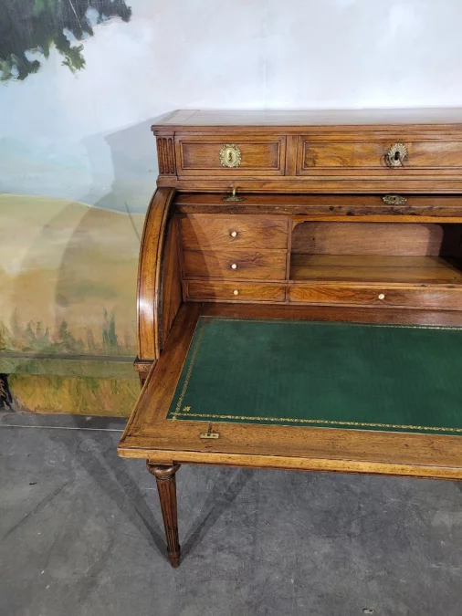 Цилиндрический стол эпохи Людовика XVI