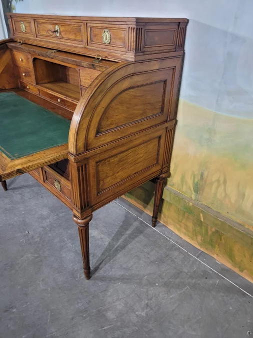 Цилиндрический стол эпохи Людовика XVI