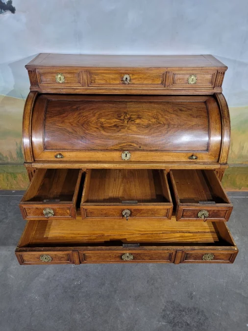 Цилиндрический стол эпохи Людовика XVI