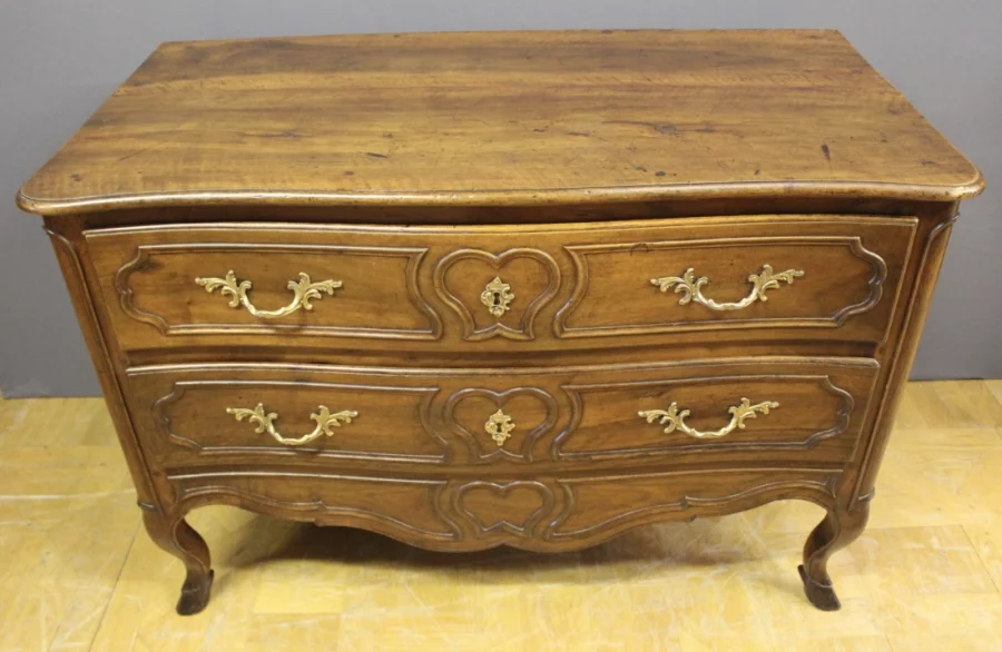 Commode provençale Louis XV en noyer XVIII