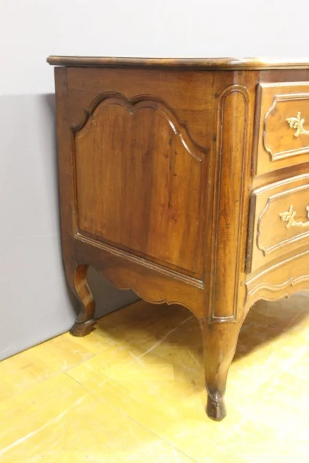 Commode provençale Louis XV en noyer XVIII