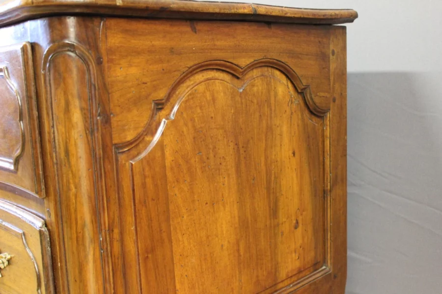 Commode provençale Louis XV en noyer XVIII
