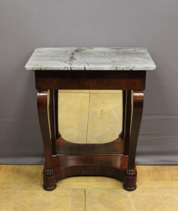 法国餐厅 PERIOD 控制台表