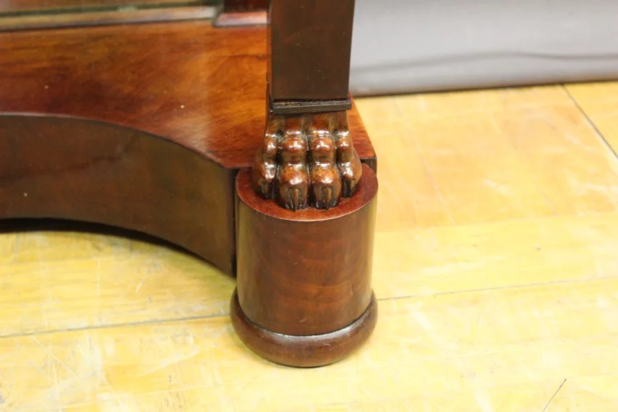 法国餐厅 PERIOD 控制台表