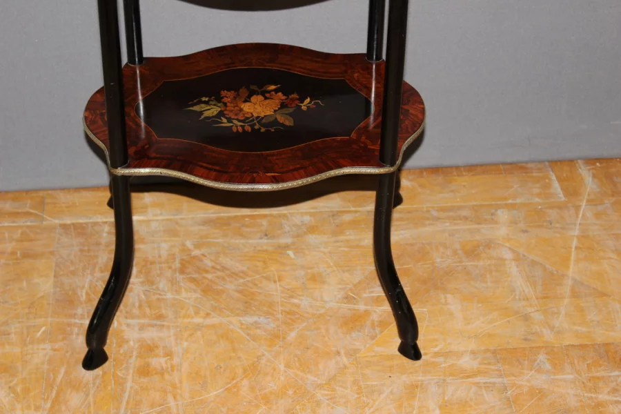 Sellette à trois tiroirs Napoléon III en marqueterie