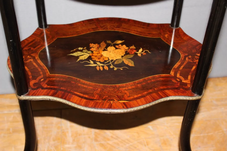 Sellette à trois tiroirs Napoléon III en marqueterie