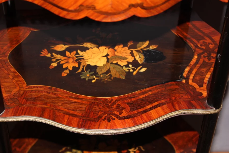 Sellette à trois tiroirs Napoléon III en marqueterie