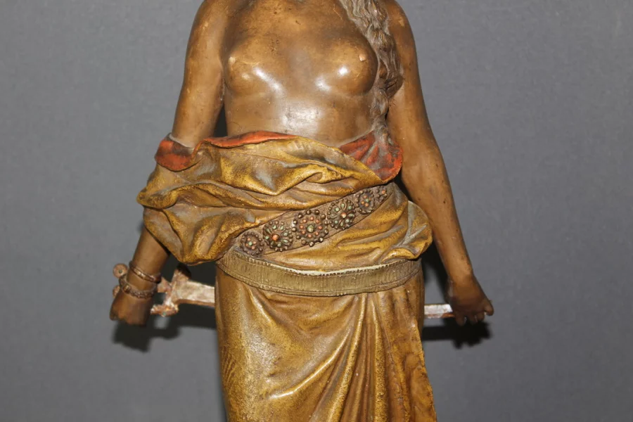 Terre cuite polychrome titrée "Judith " par Goldscheider vers 1900
