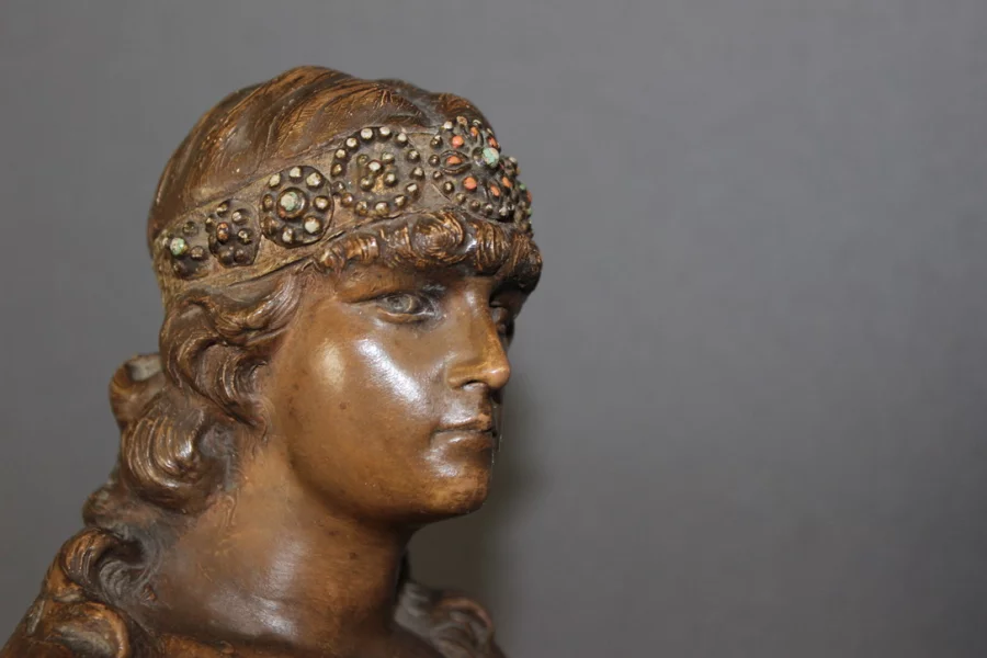 Terre cuite polychrome titrée "Judith " par Goldscheider vers 1900