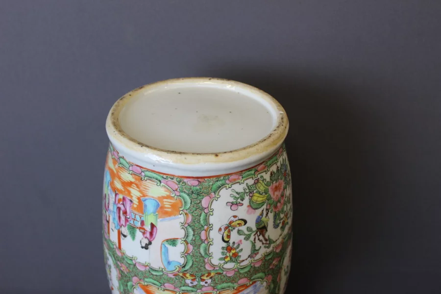 一对 19 世纪中国花瓶