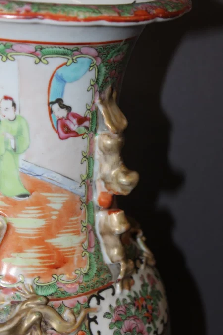 一对 19 世纪中国花瓶