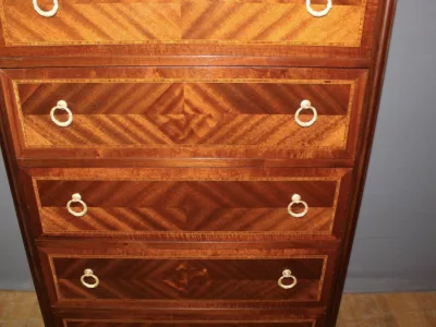 Chiffonnier de style Louis XVI en acajou et marqueterie vers 1925