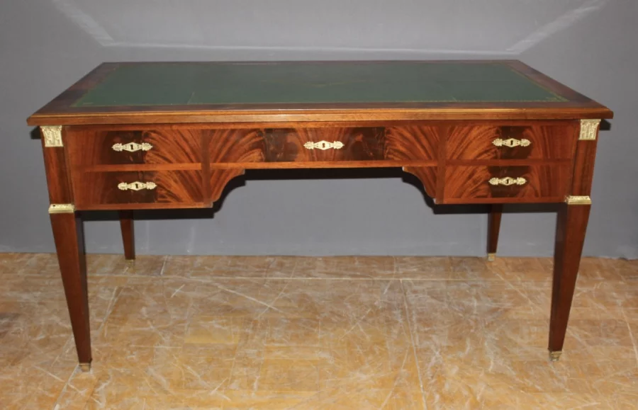 СТОЛ В СТИЛЕ ФРАНЦУЗСКОЙ РЕСТАВАЦИИ