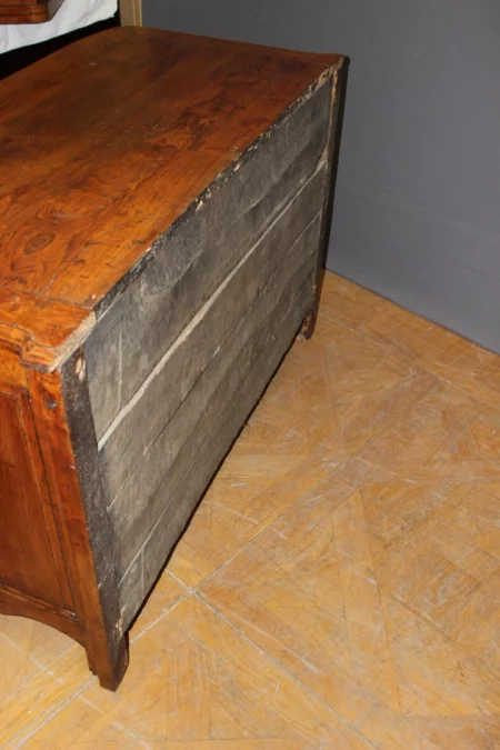 路易十五时期抽屉柜