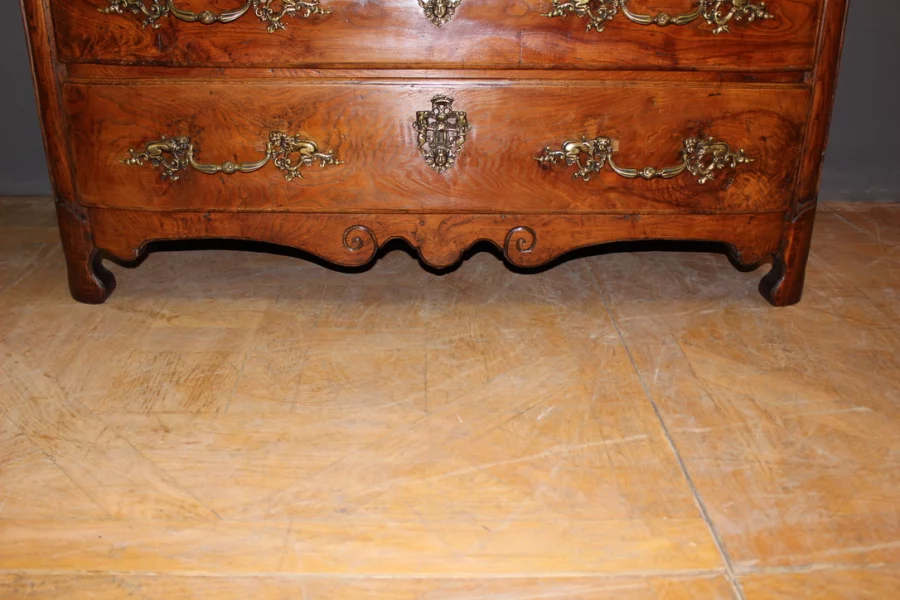 路易十五时期抽屉柜