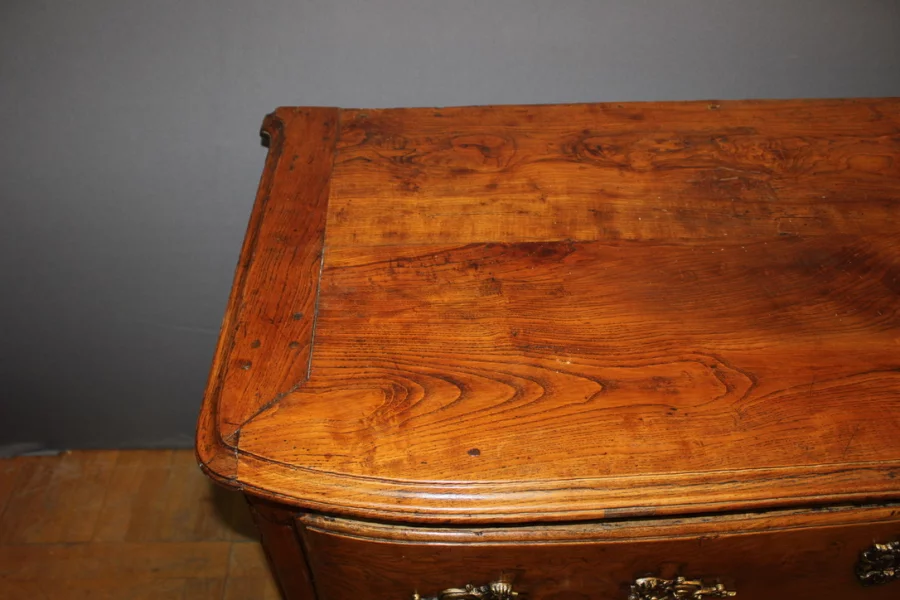 路易十五时期抽屉柜