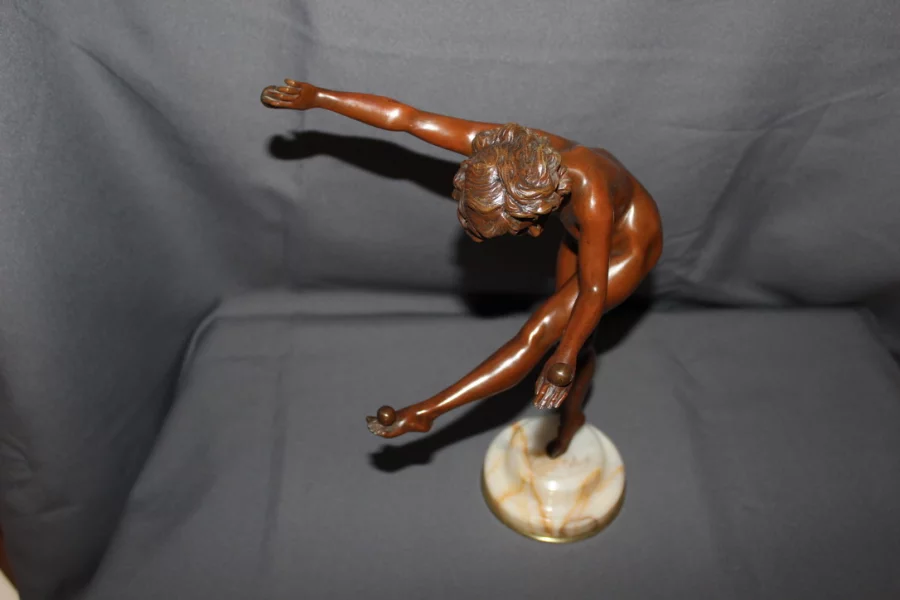 Bronze , Femme Jonglant Par Claire  Colinet Vers 1900
