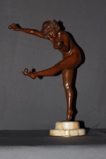 Bronze , Femme Jonglant Par Claire  Colinet Vers 1900