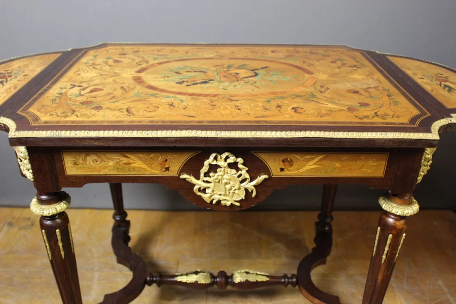 Table De Milieu Napoléon III En Marqueterie Vers 1880