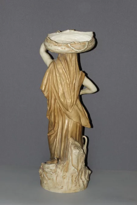 Jeune Femme Orientaliste  Au Panier Art Nouveau Par Royal Dux Vers 1900