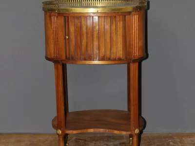 MESITA DE NOCHE DE LA ÉPOCA LUIS XVI