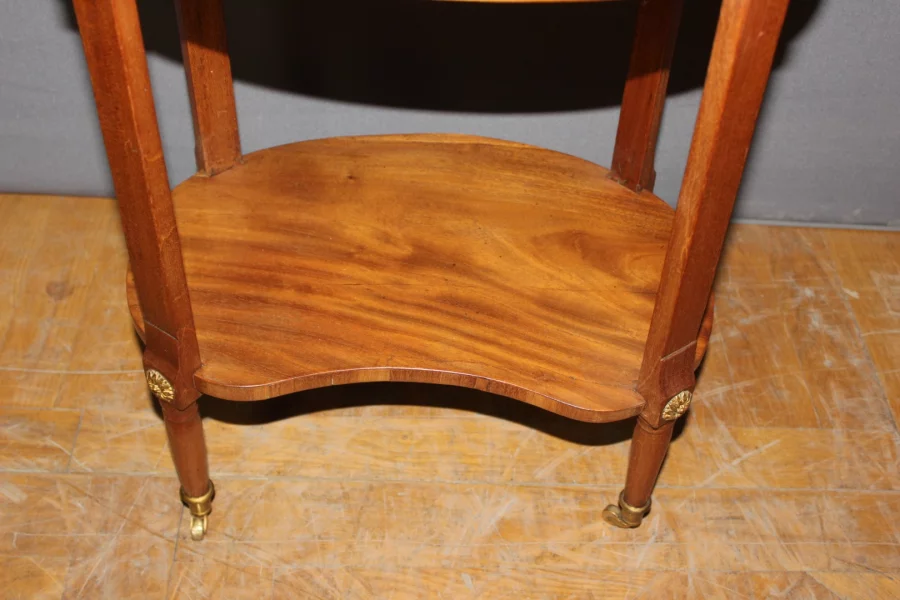 路易十六时期床头柜