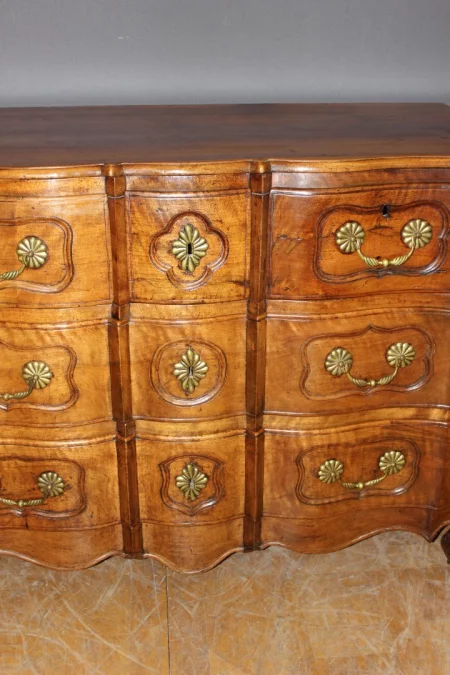 Commode Arbalète En Noyer XVIII