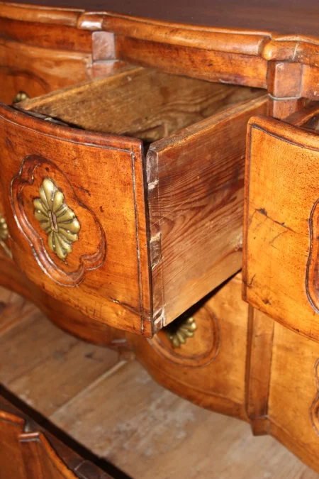 Commode Arbalète En Noyer XVIII