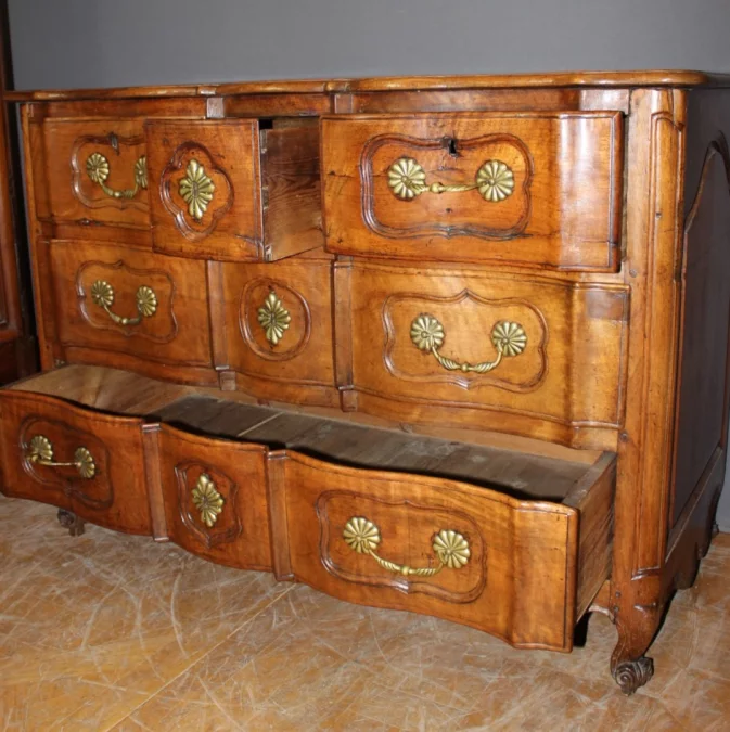 Commode Arbalète En Noyer XVIII