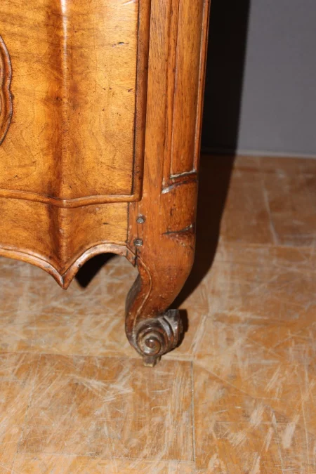 Commode Arbalète En Noyer XVIII