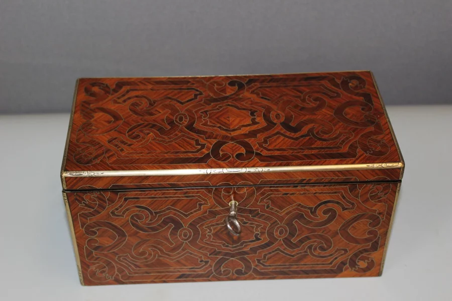 Boite à thé par Tahan en marqueterie XIX