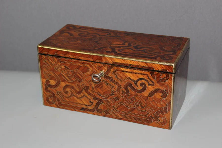 Boite à thé par Tahan en marqueterie XIX