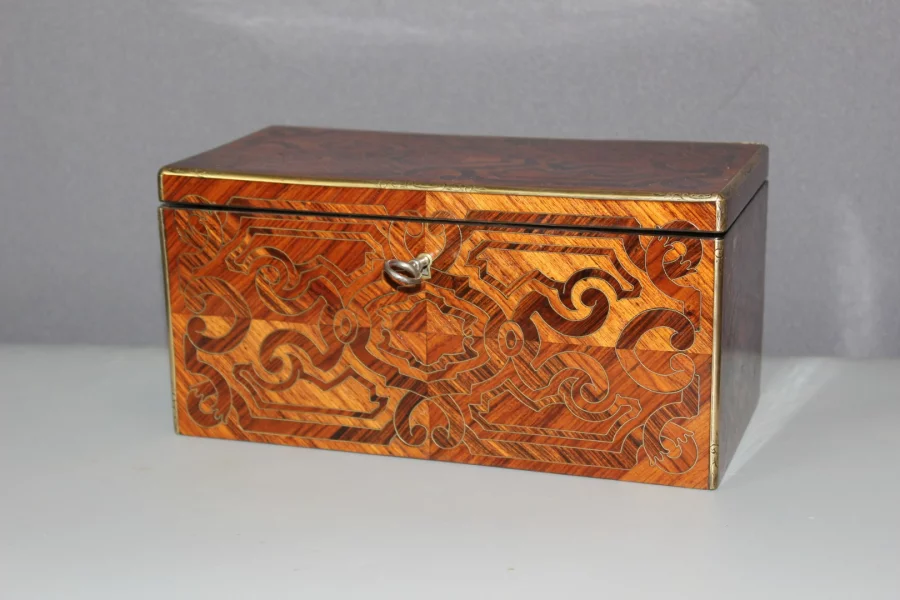 Boite à thé par Tahan en marqueterie XIX