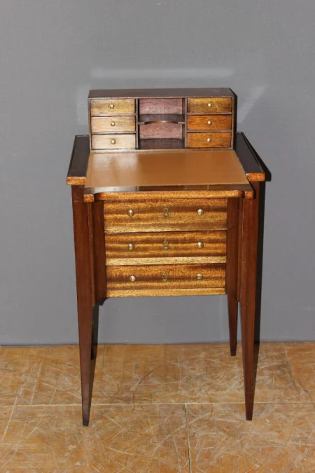 МАЛЕНЬКИЙ СЕКРЕТАРЬ