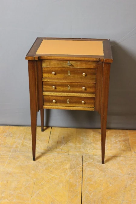 МАЛЕНЬКИЙ СЕКРЕТАРЬ