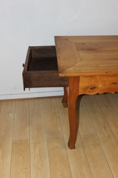 Table de ferme de style Louis XV en Merisier XIX