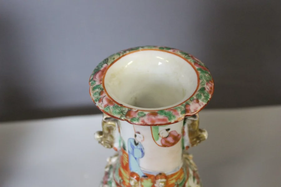 PAIR OF CHINESE VASES