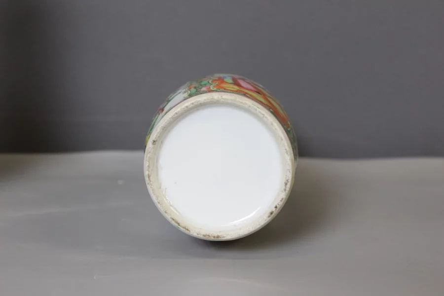 PAIR OF CHINESE VASES